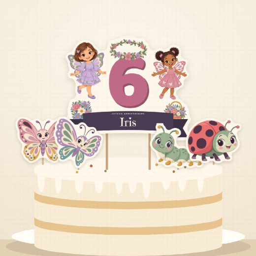 Gâteau d’anniversaire papillon décoré du cake topper au prénom et de ses quatre petites figurines à imprimer