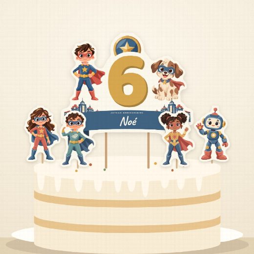 Gâteau d’anniversaire super-héros décoré du cake topper au prénom et de ses quatre petits pics à imprimer