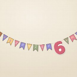 Guirlande d’anniversaire princesses suspendue : le prénom de l’enfant fanion par fanion et le grand chiffre de son âge, à imprimer