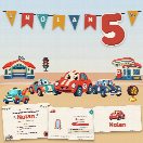 Kit d’anniversaire voitures à imprimer (La Course des Bolides) : l’affiche, une carte de la chasse au trésor et un marque-place au prénom de l’enfant, posés sur une table