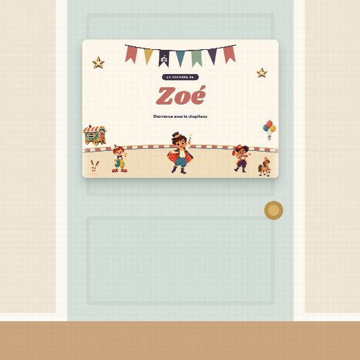 Plaque de porte cirque au prénom de l’enfant, fixée sur la porte de sa chambre
