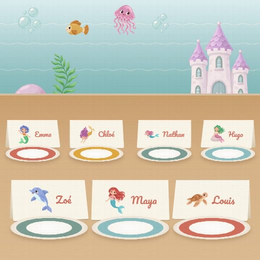 Table d’anniversaire sirènes : un porte-prénom à imprimer devant chaque assiette, au prénom de chaque enfant