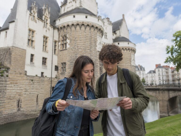 Jeu de piste dans les rues de Nantes : photos mystère à retrouver en famille ou entre amis