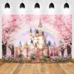 Toile de fond château rose entouré de cerisiers en fleurs et d'un arc-en-ciel pour décor de fête