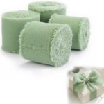 Rubans en mousseline vert sauge à nouer sur les serviettes et les cadeaux d'invités