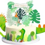 Gâteau d'anniversaire dinosaure décoré de T-Rex verts, feuilles tropicales et banderole Happy Birthday