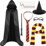 Déguisement de Harry Potter : cape noire, chapeau pointu, baguette, lunettes rondes, cravate et écharpe rouge et or