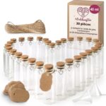 Lot d'éprouvettes en verre à bouchon de liège disposées en cœur, avec ficelle de jute et étiquettes kraft pour les dragées
