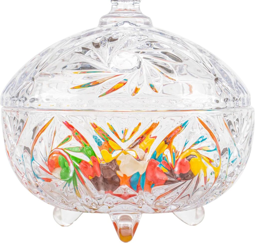 Bonbonnière en verre ciselé à couvercle remplie de bonbons colorés, idée de grand bocal pour calendrier de l'Avent