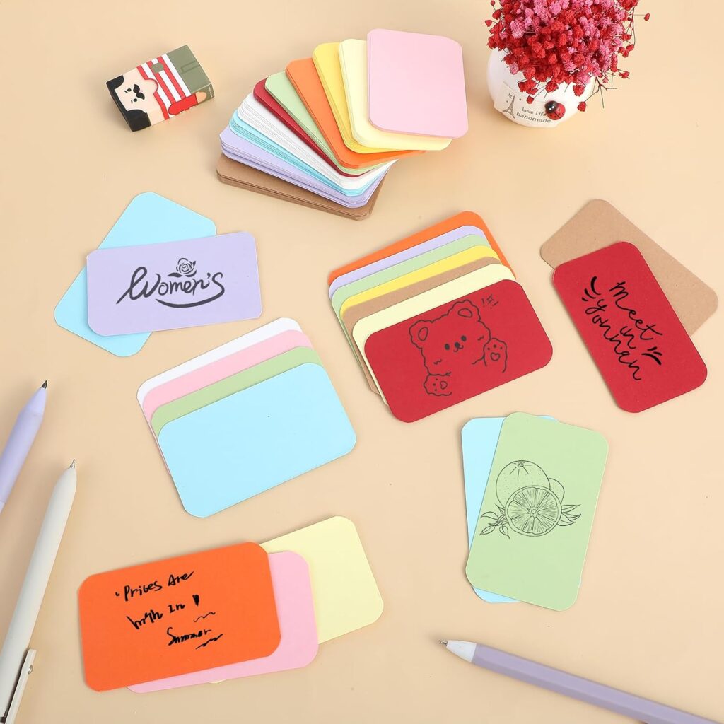 Petites cartes de couleurs pastel à écrire pour préparer 24 « bons pour » à glisser dans le calendrier de l'Avent