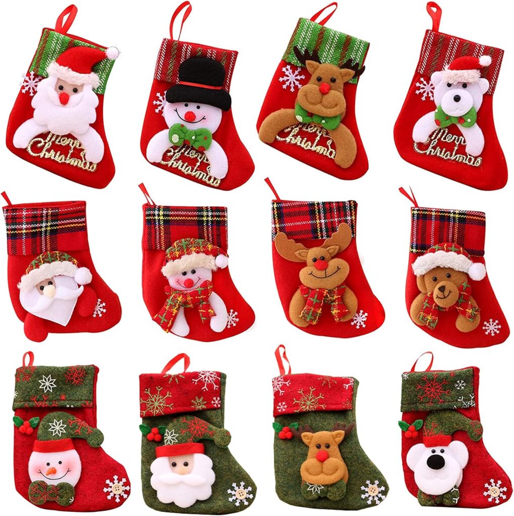 Mini chaussettes de Noël rouges et vertes à Père Noël, renne et bonhomme de neige pour un calendrier de l'Avent