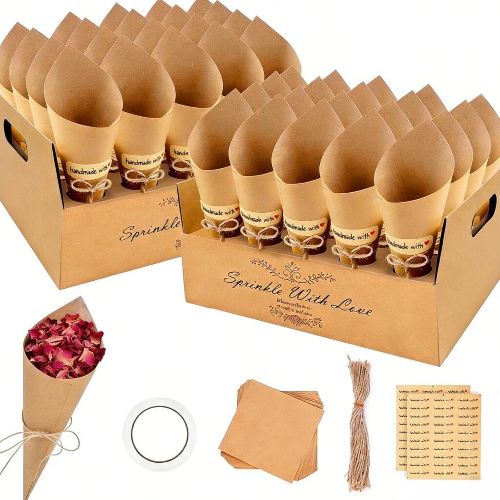 Cornets en papier kraft dans leurs présentoirs avec ficelle et étiquettes pour un calendrier de l'Avent en cornets