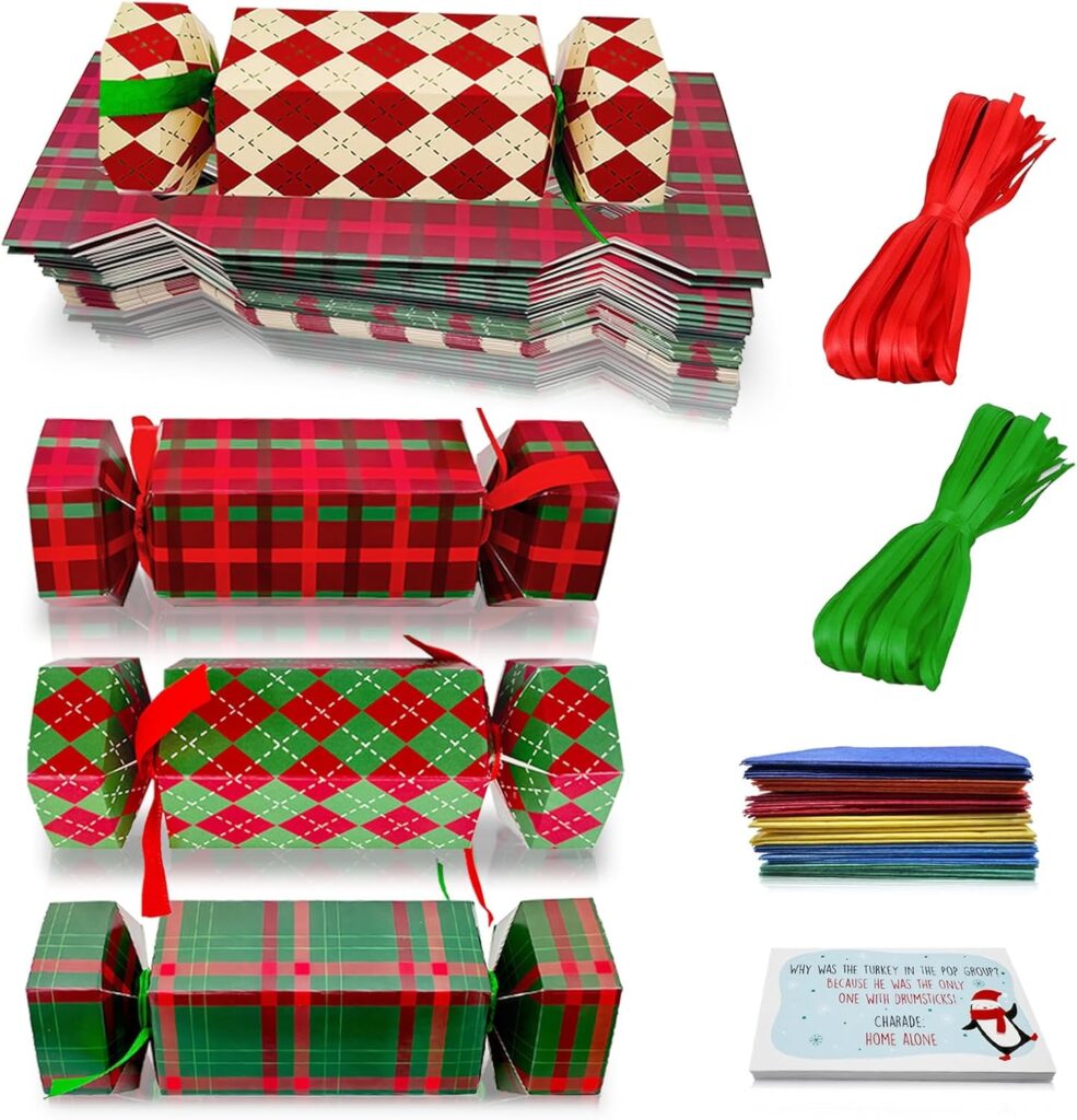 Boîtes crackers en carton à carreaux rouges et verts avec rubans pour un calendrier de l'Avent façon papillotes